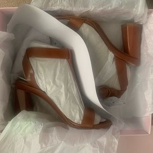 NWT + box LOUISE ET CIE nalah sandal in peanut brittle leather